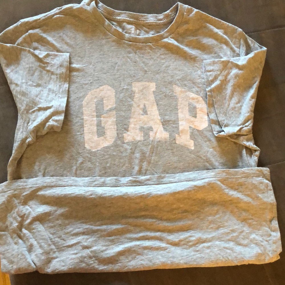 Gap grey t-shirt